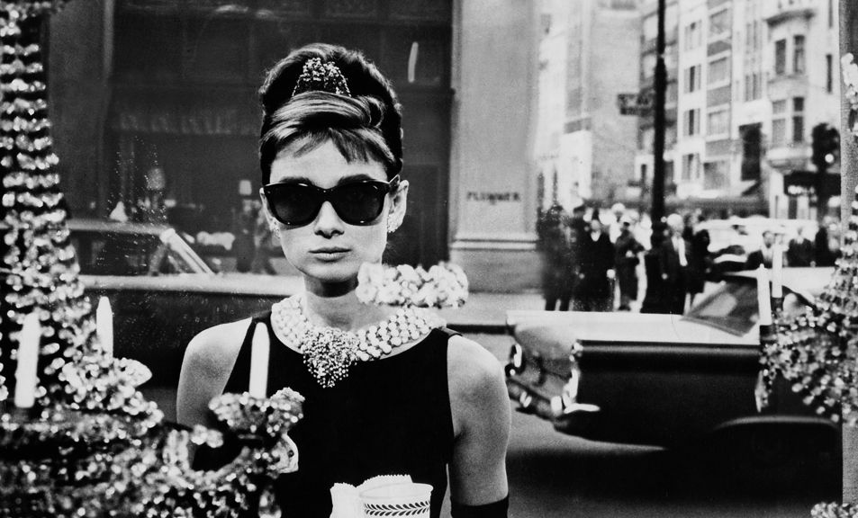 audrey-hepburn-desayuno-con-diamantes-y-un-vestido-de-givenchy